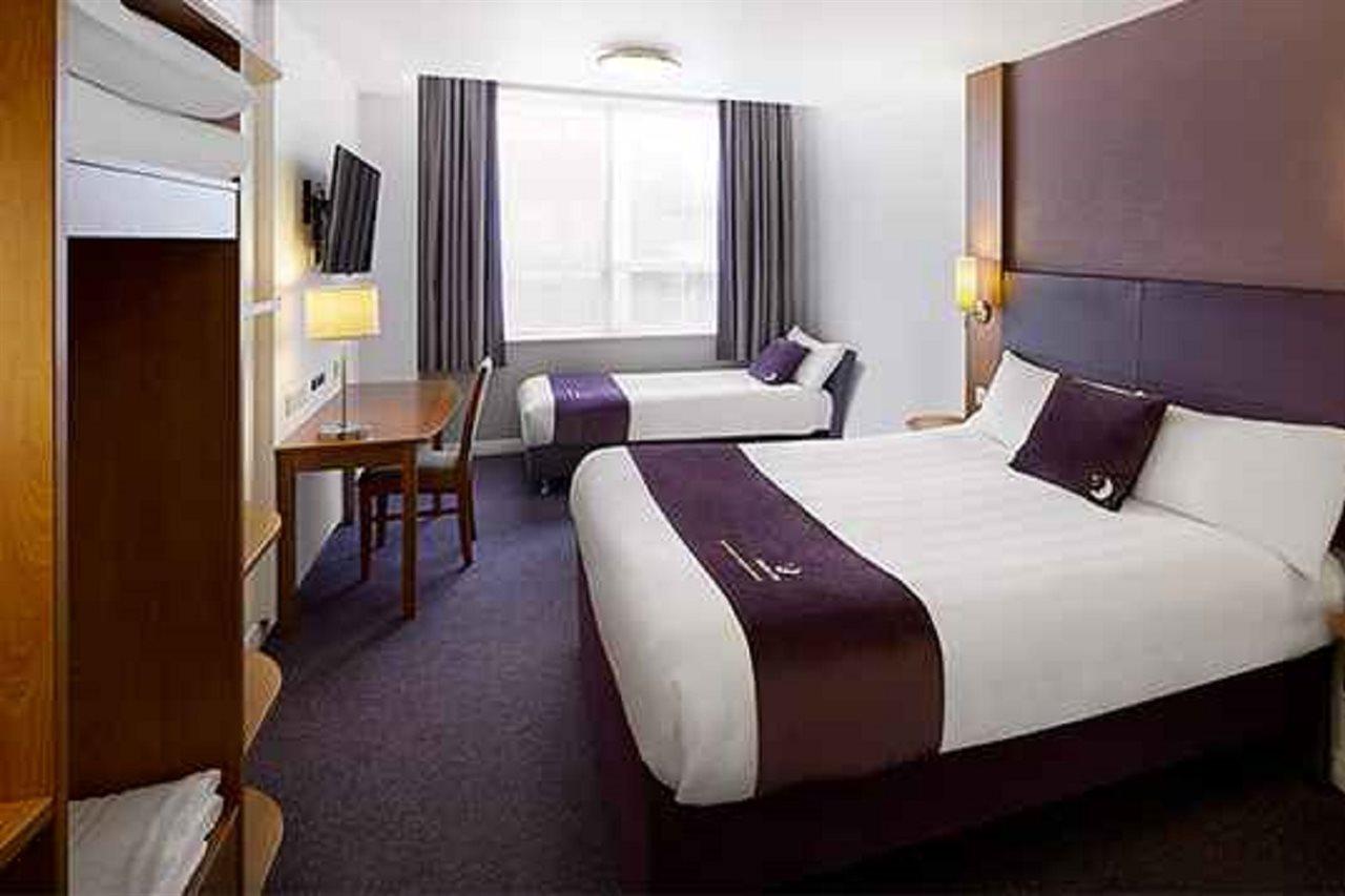 Premier Inn Belfast Titanic Quarter Exteriör bild
