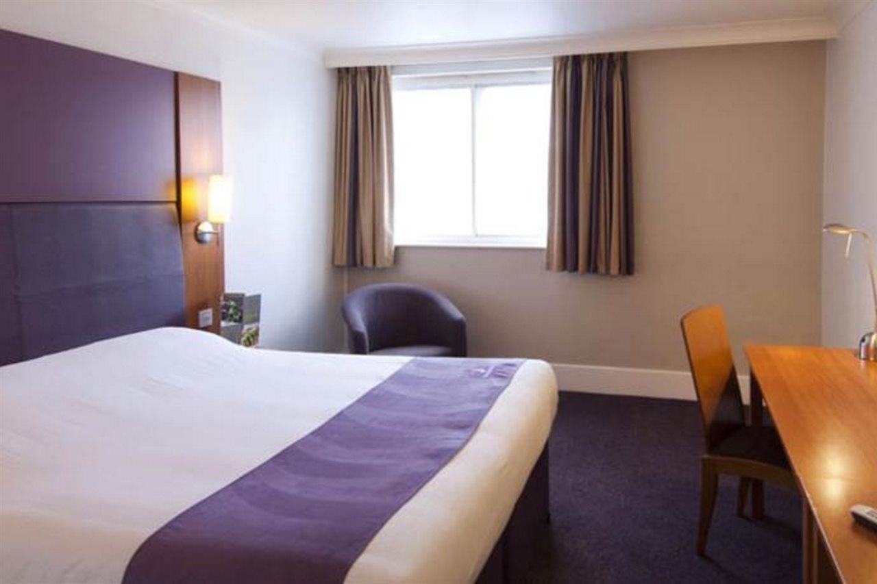 Premier Inn Belfast Titanic Quarter Exteriör bild