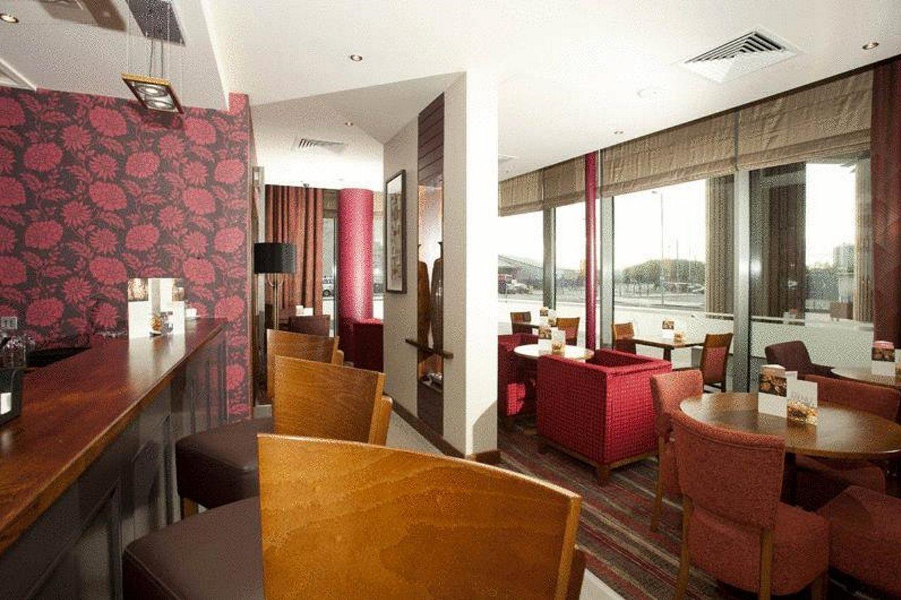 Premier Inn Belfast Titanic Quarter Exteriör bild
