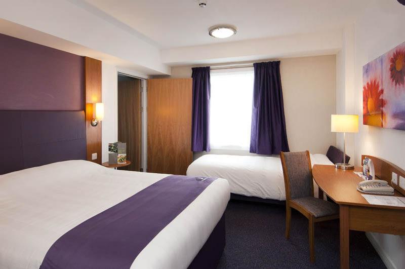 Premier Inn Belfast Titanic Quarter Exteriör bild